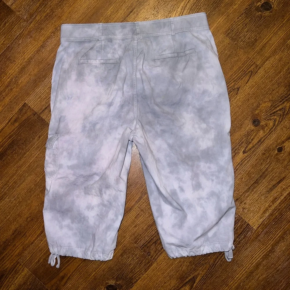 LAST CALL Laura Scott Gray Marbled Retro Lightweight Cargo Capri Pants Size 14 - Picture 4 of 12